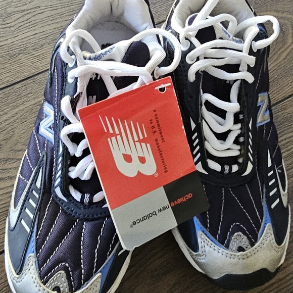New  new balance size 5 youth - Picture 2 of 11